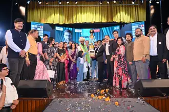 Saurabh Jain receiving the 30-hour world record trophy